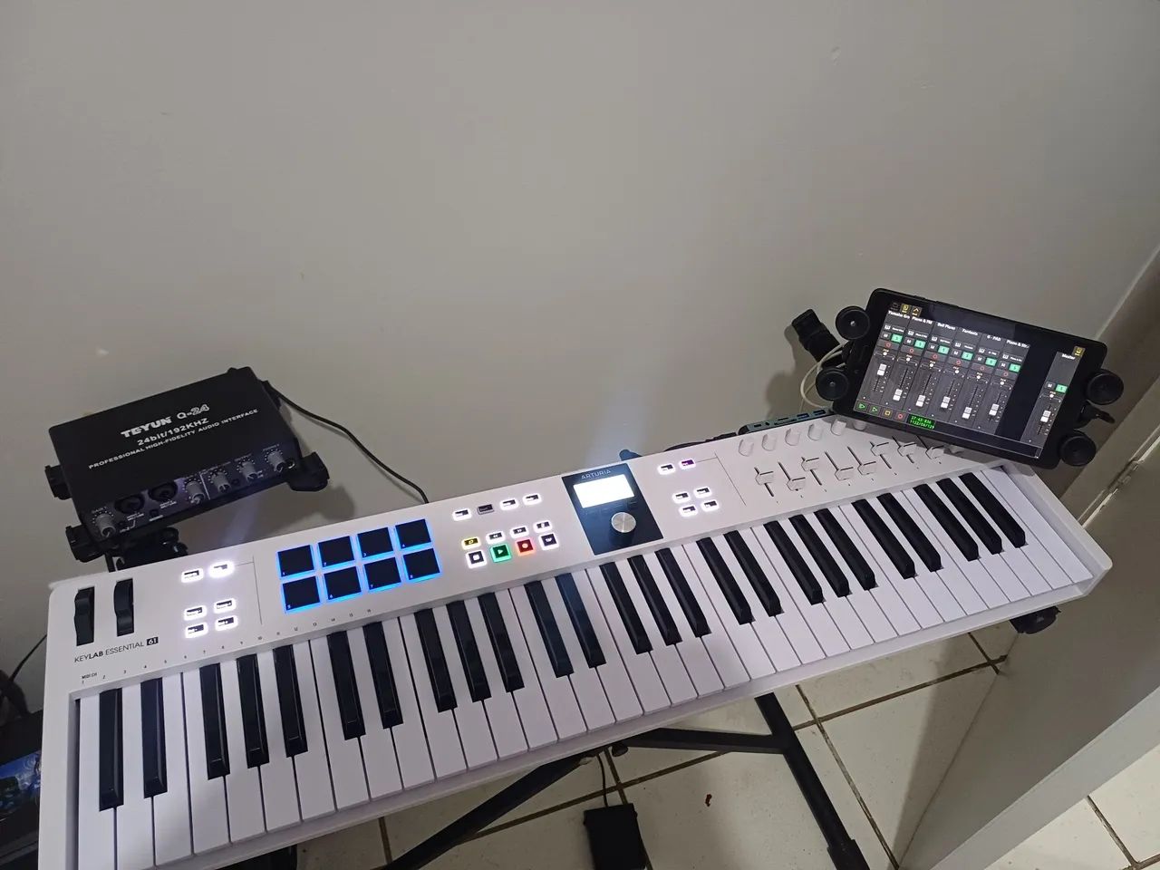 Teclado arturia com tablet e interface de áudio  - Foto 2
