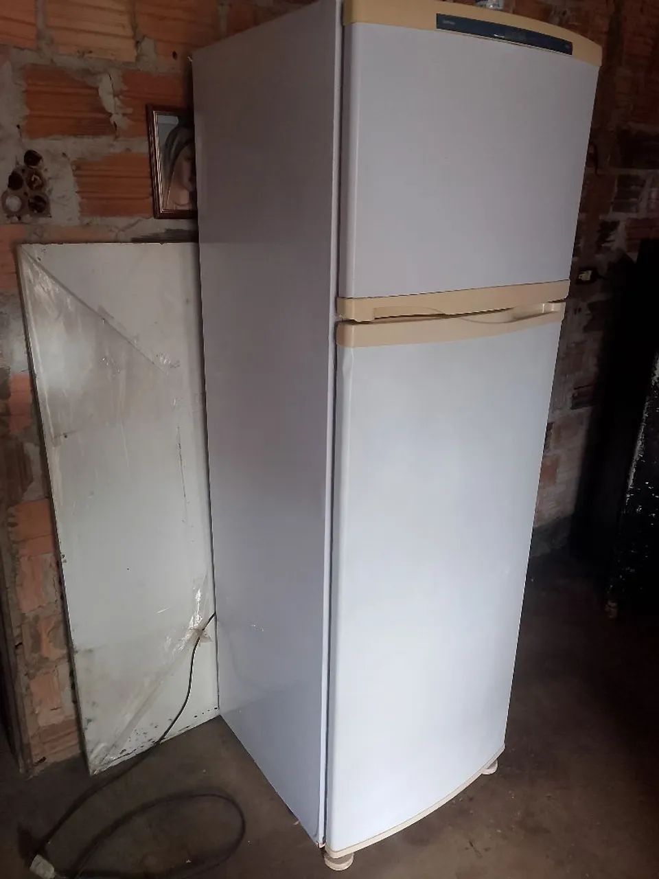 Vendo geladeira funcionando perfeitamente  - Foto 2