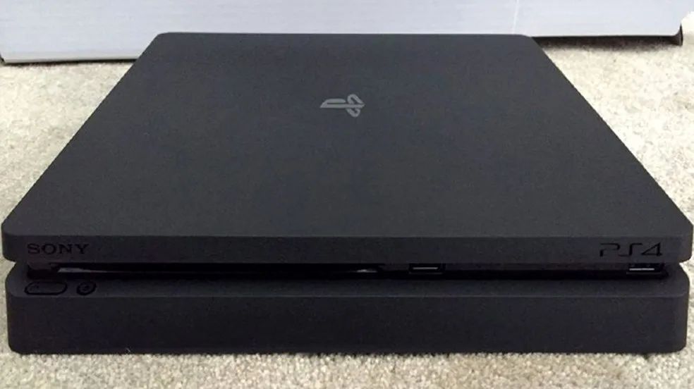 Ps4 slim 