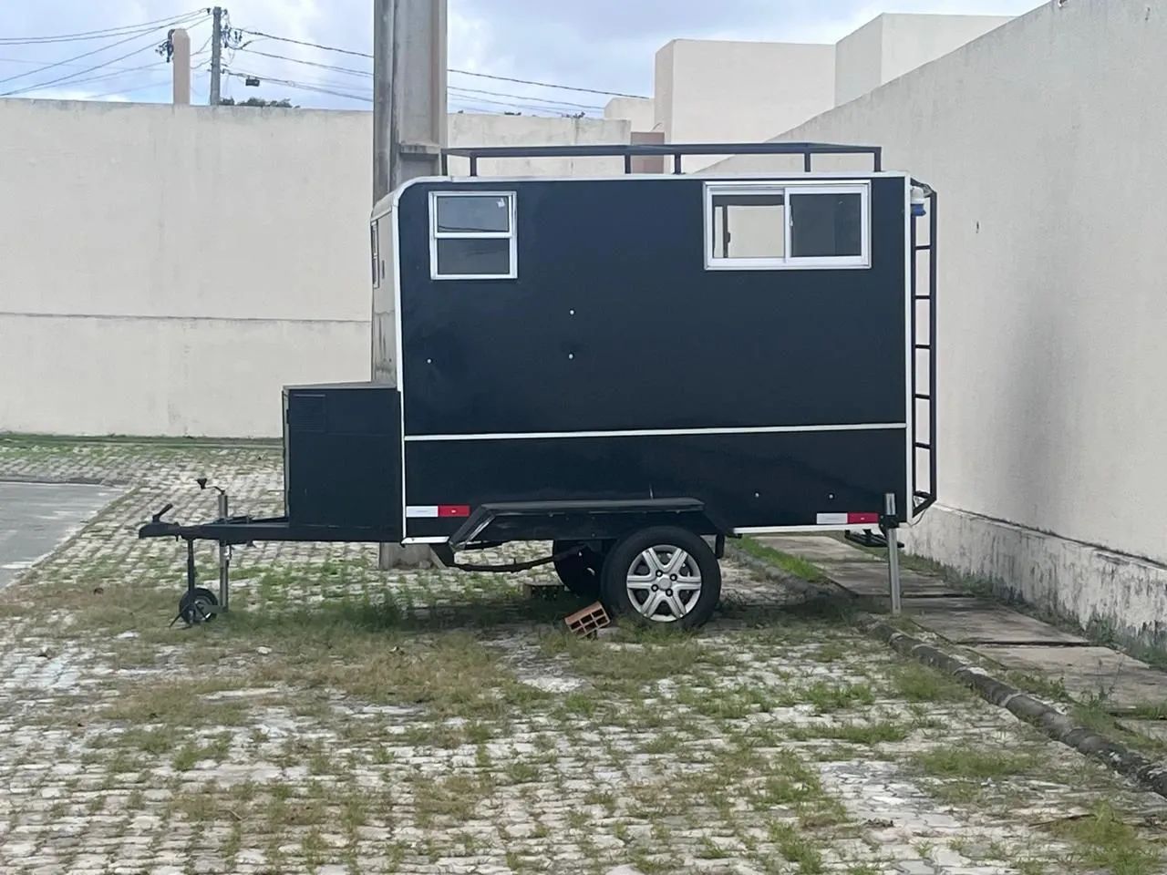 TRAILER HOME