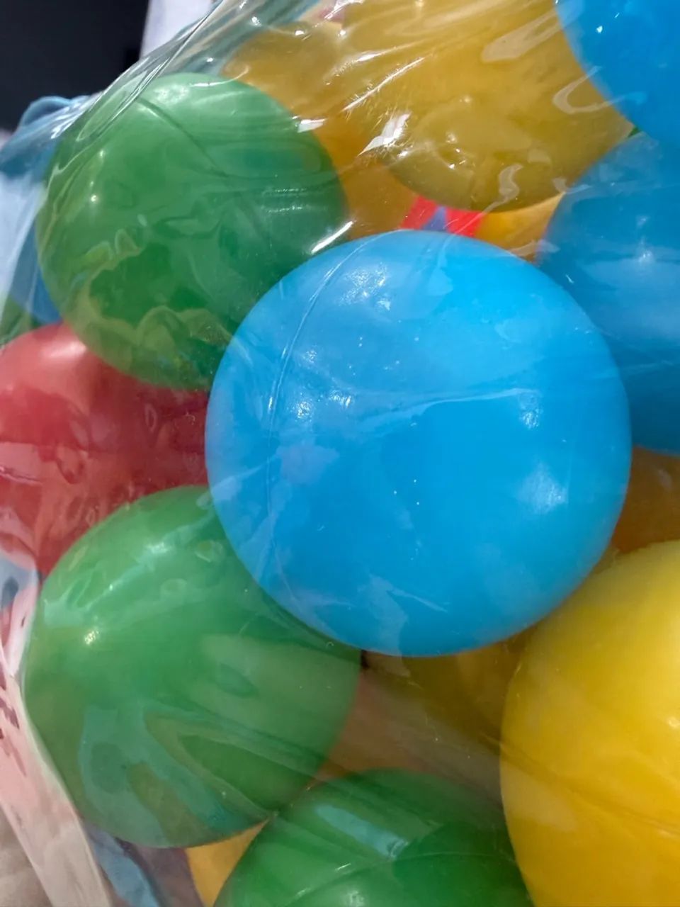 Bolinhas de plástico em torno de 100 bolas - Foto 2