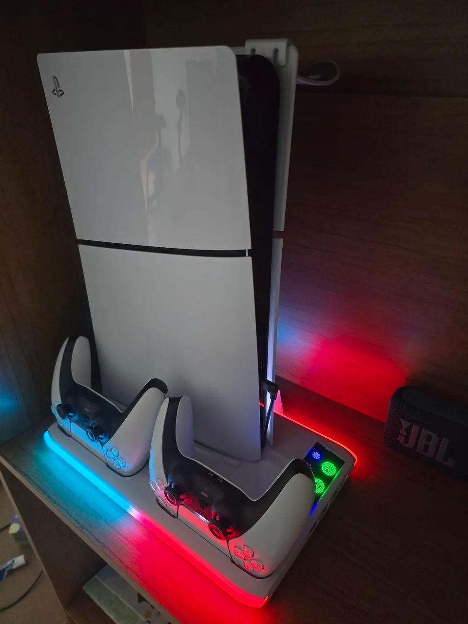 PS5 + 2 Controles + base de carregamento. 