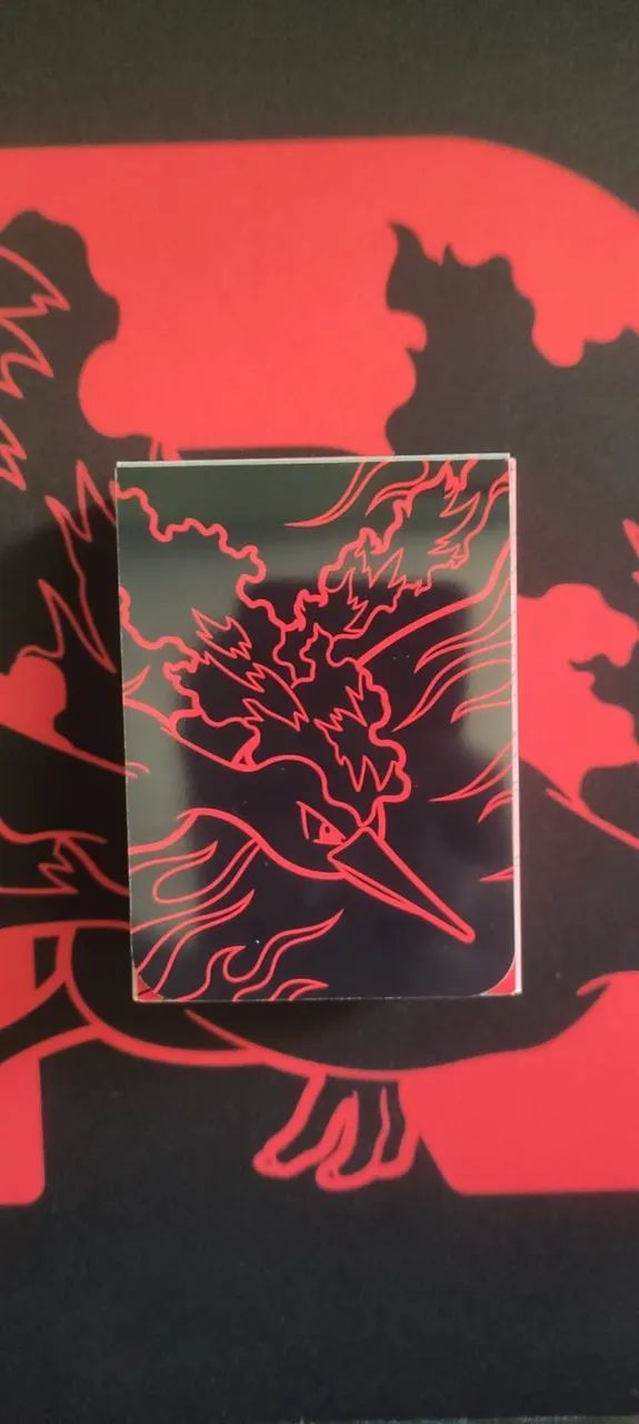 Pokémon TCG - Playmat + Deckbox Moltres da Equipe Rocket - Foto 2