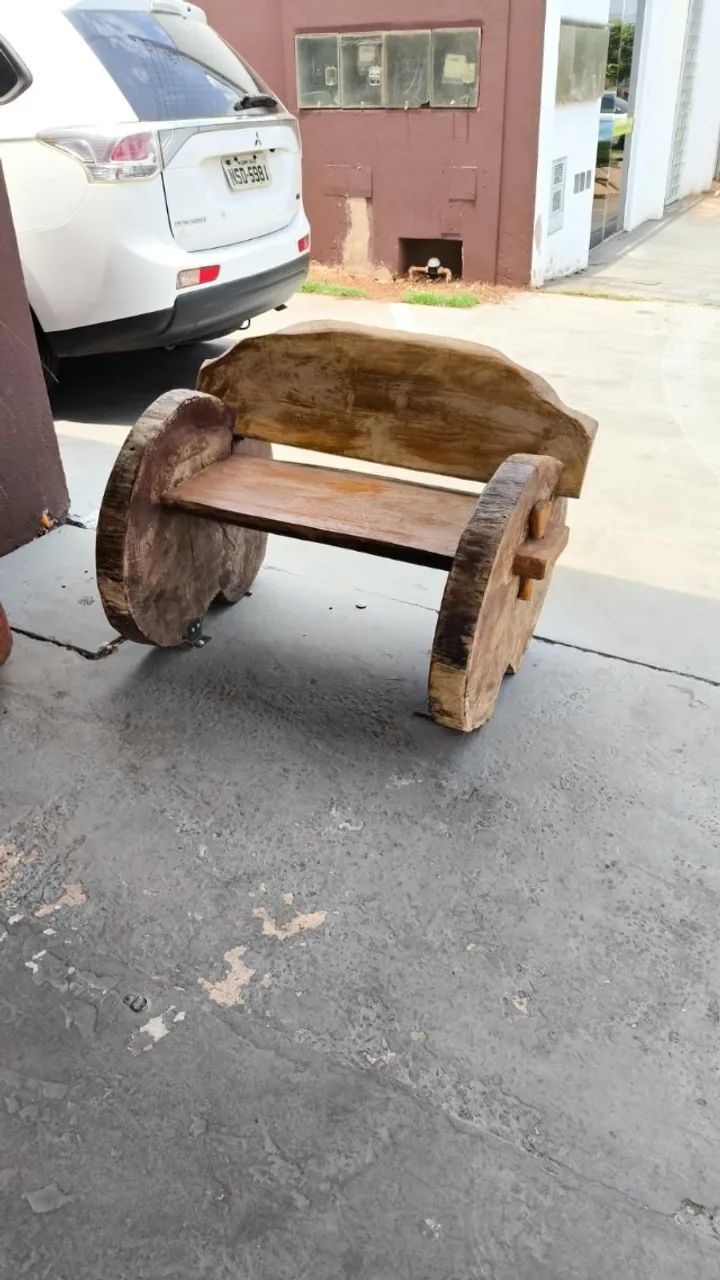 Bancos de madeira - Foto 2