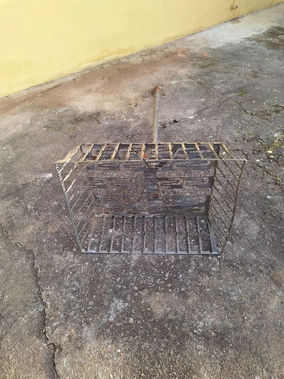 Vendo essa lixeira usada  - Foto 3