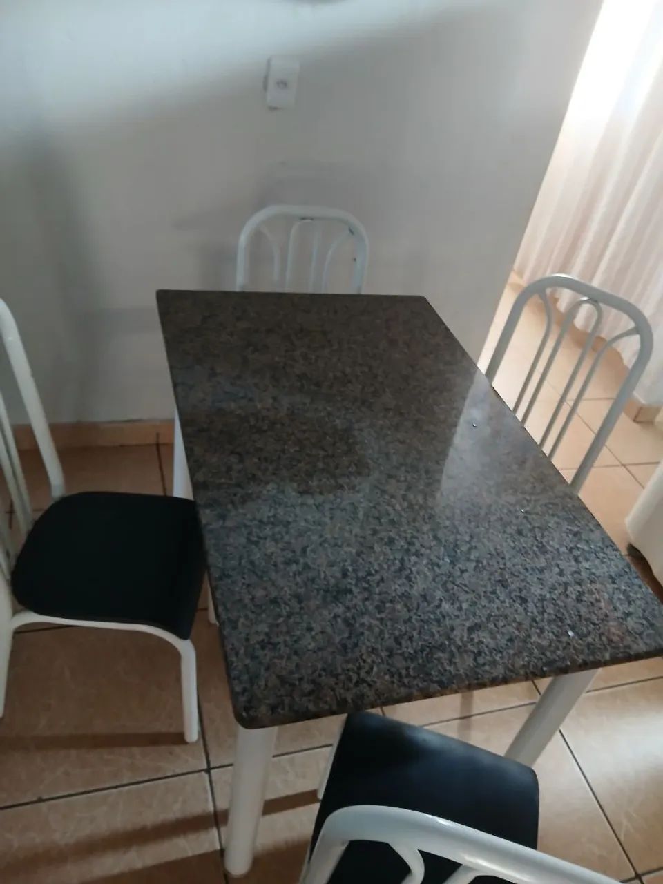 Mesa de mármore com 4 cadeiras branca - Foto 3