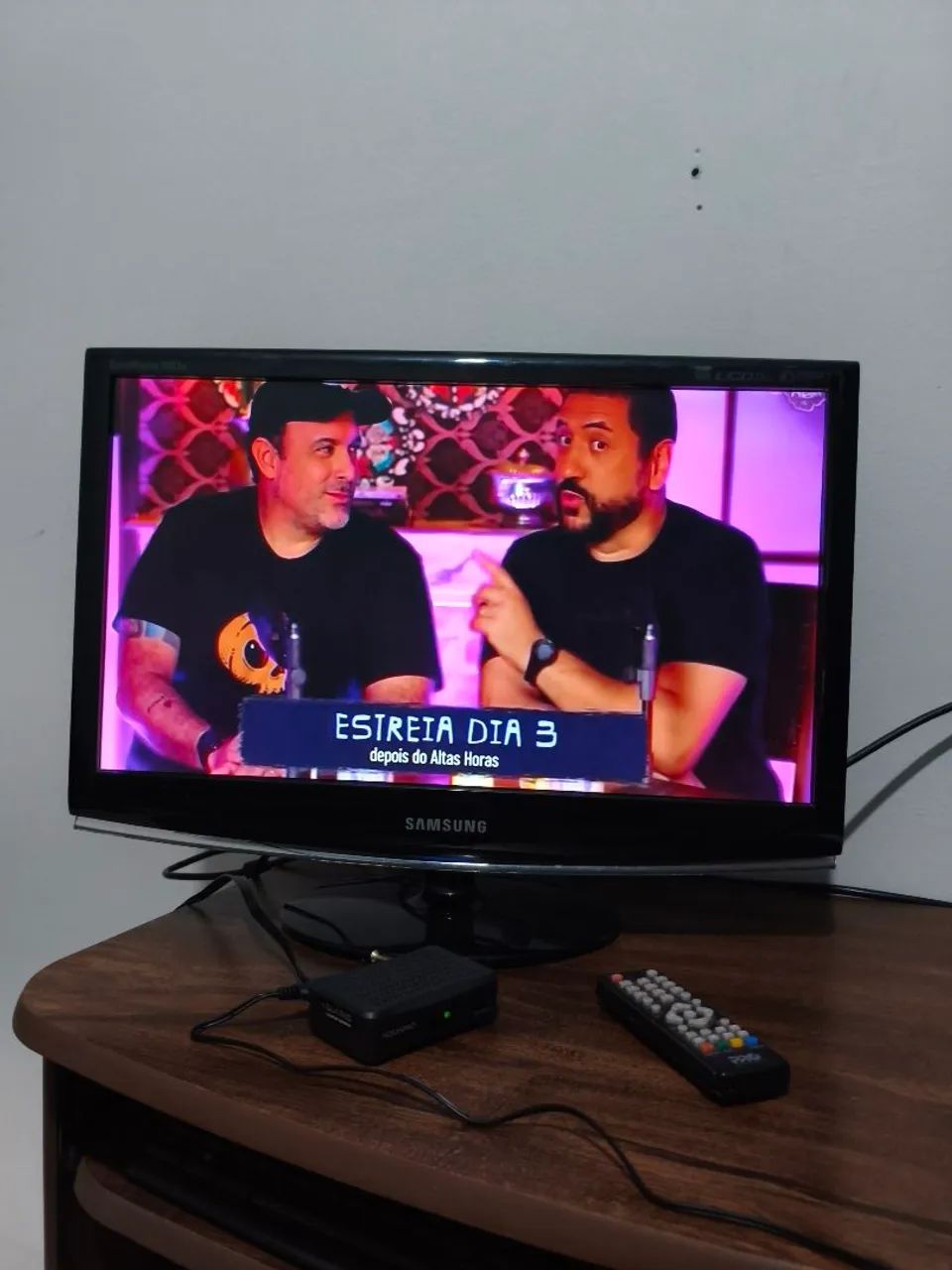 Vendo tv 20 polegadas com conversor digital porém a tv não tem controle mas funciona  - Foto 4