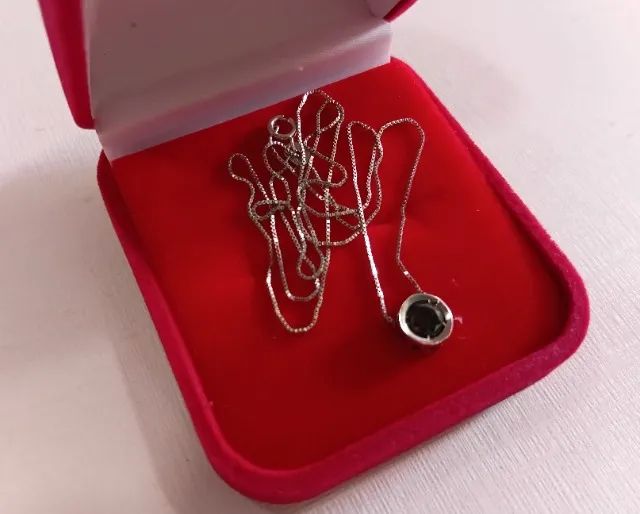 Colar Ponto de Luz - Ouro Branco com Diamante Negro