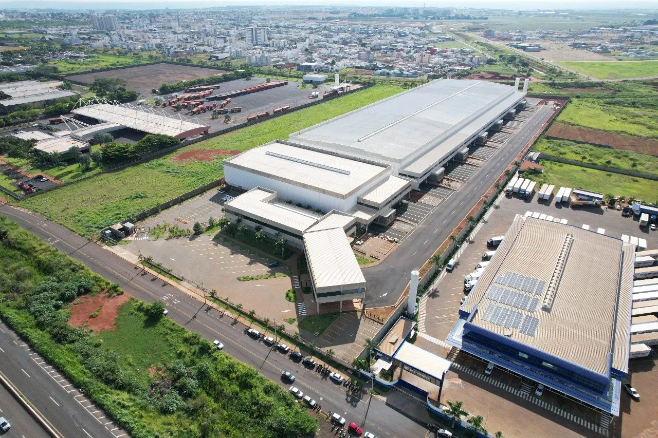 Condomínio para locação em Uberlândia com 1.968m² - Foto 2