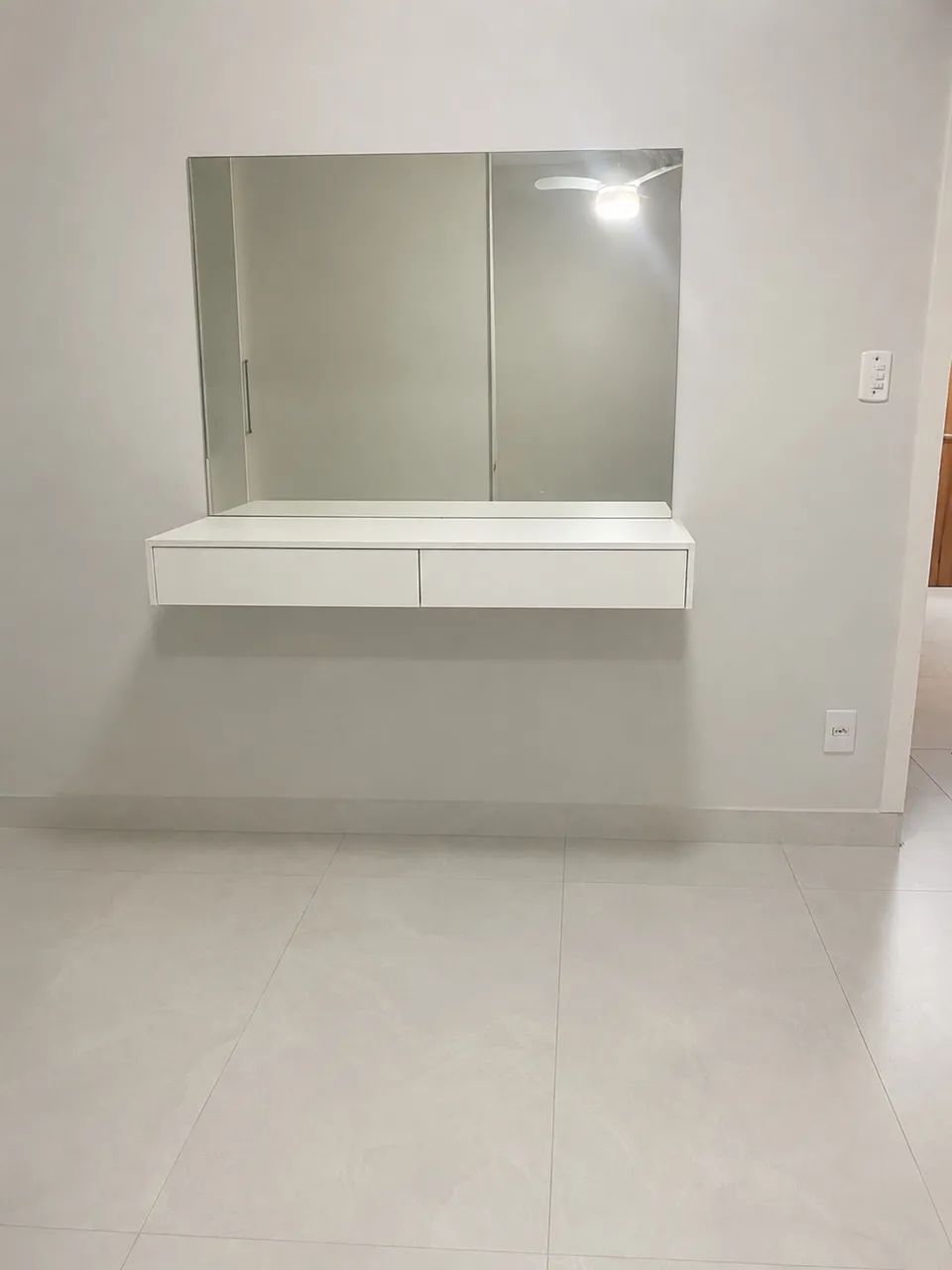 Penteadeira Suspensa com Espelho e Gaveteiro - Foto 3