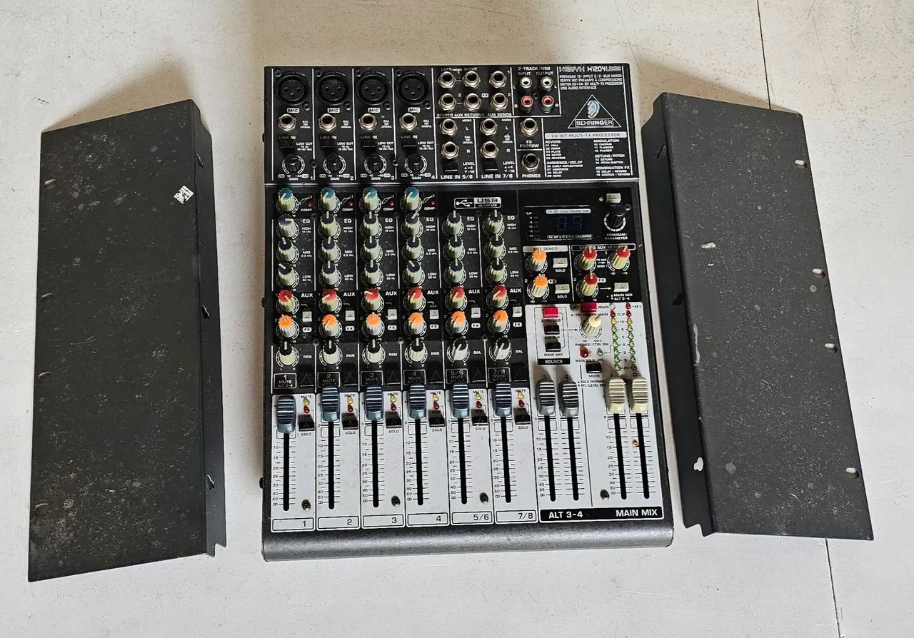 Mesa de SOM 8 Canais Behringer