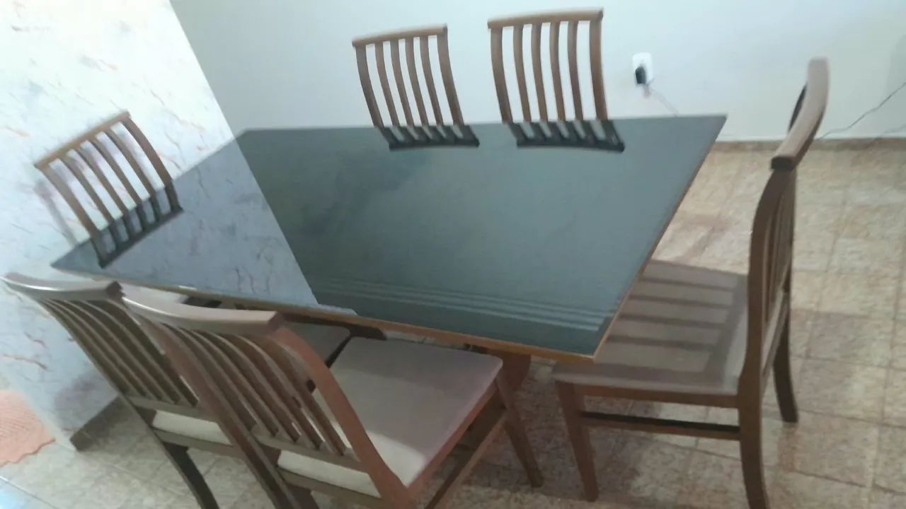 Mesa Jantar semi- Nova 6 Cadeiras 