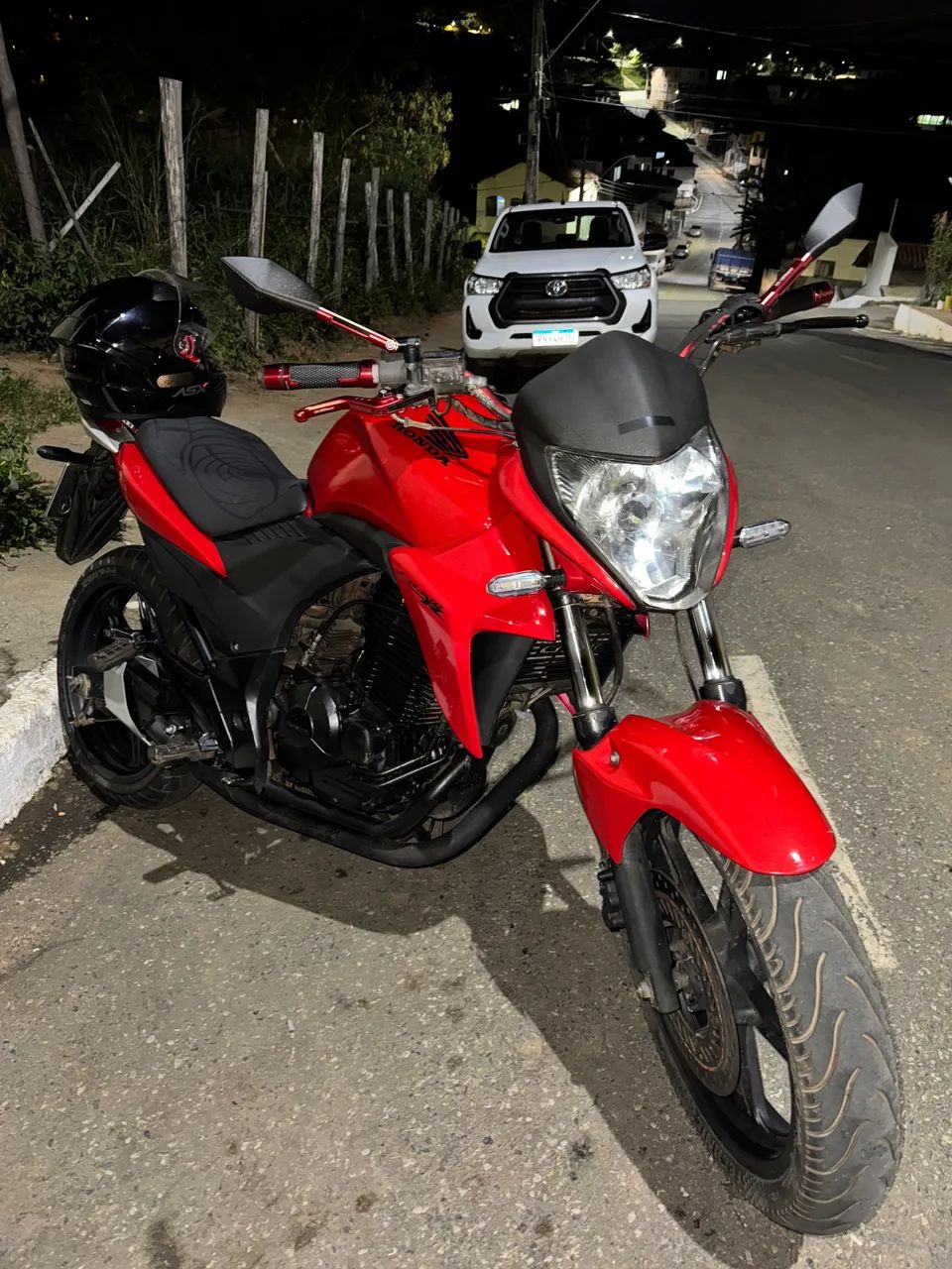 Cb 300r 2011 muito nova!