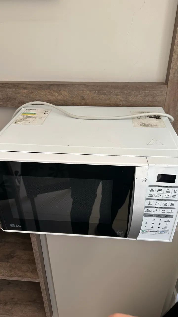 Microondas LG 30litros 127v  modelo Ms3052 - Foto 3