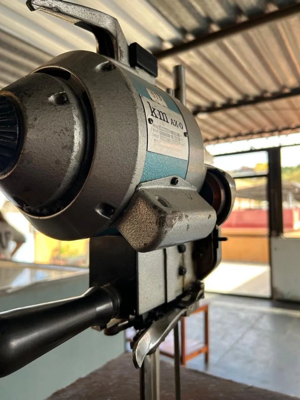 Máquina de corte industrial, marca Km , 8 polegadas!