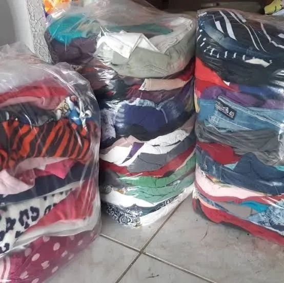 lote de roupas usadas 