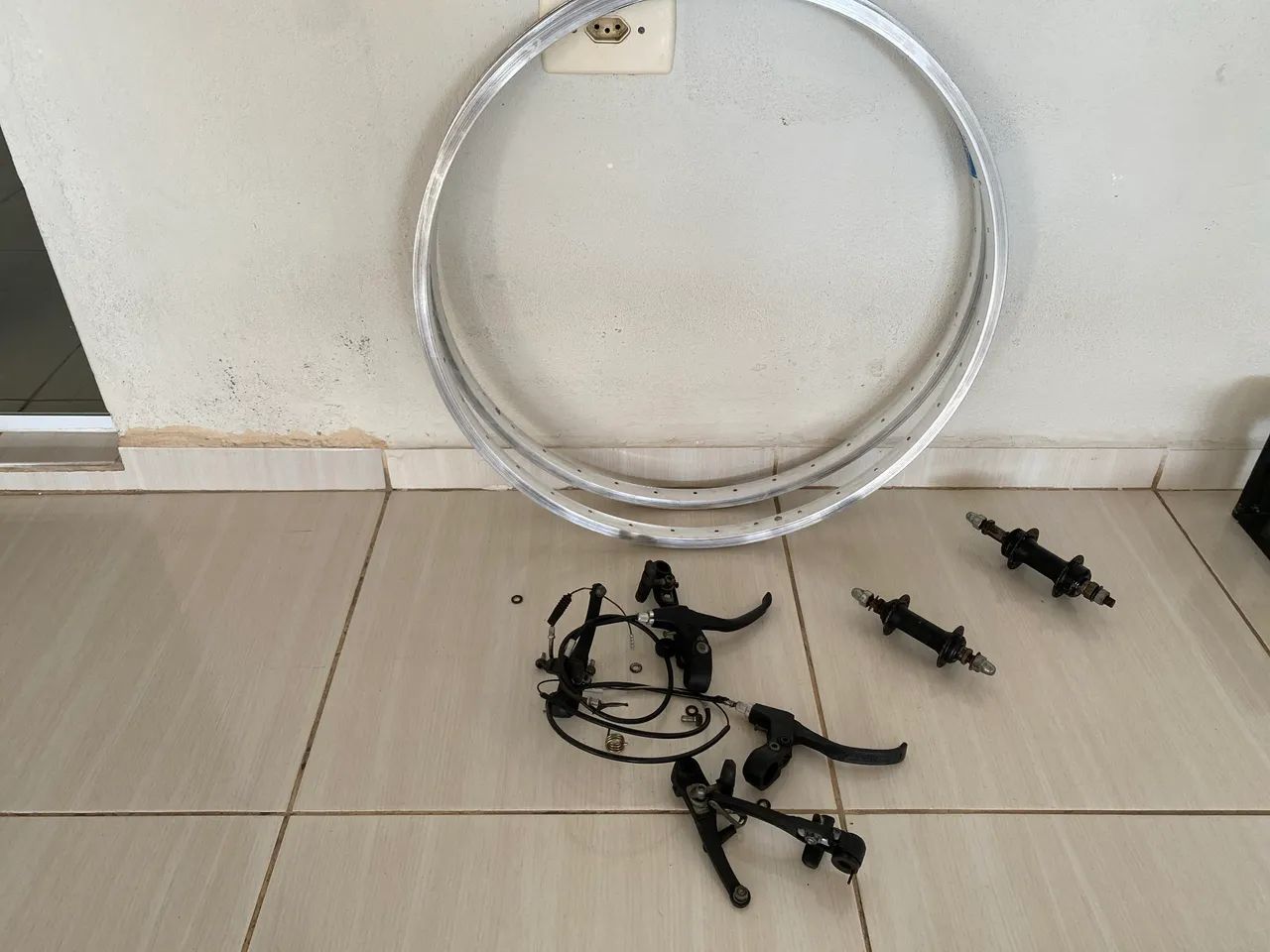 Vendendo Aro, cubo e trocador de marcha para bicicleta  - Foto 2