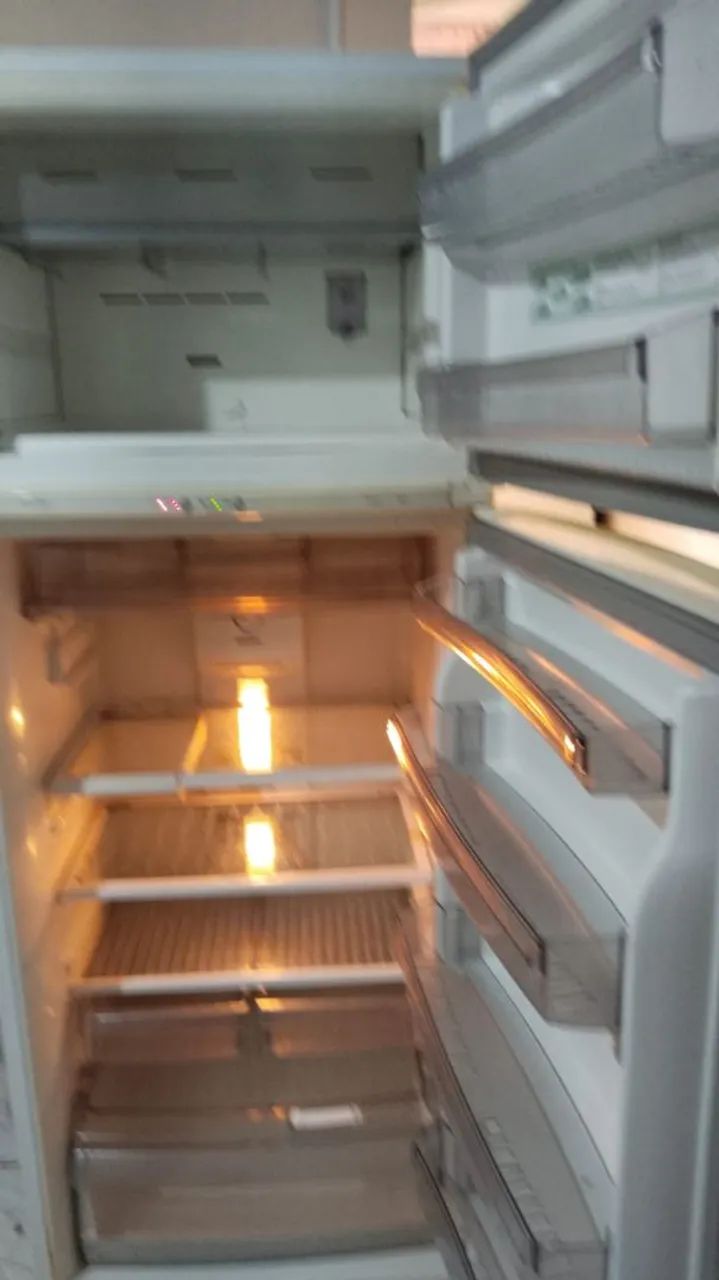 Vendo geladeira Electrolux 
