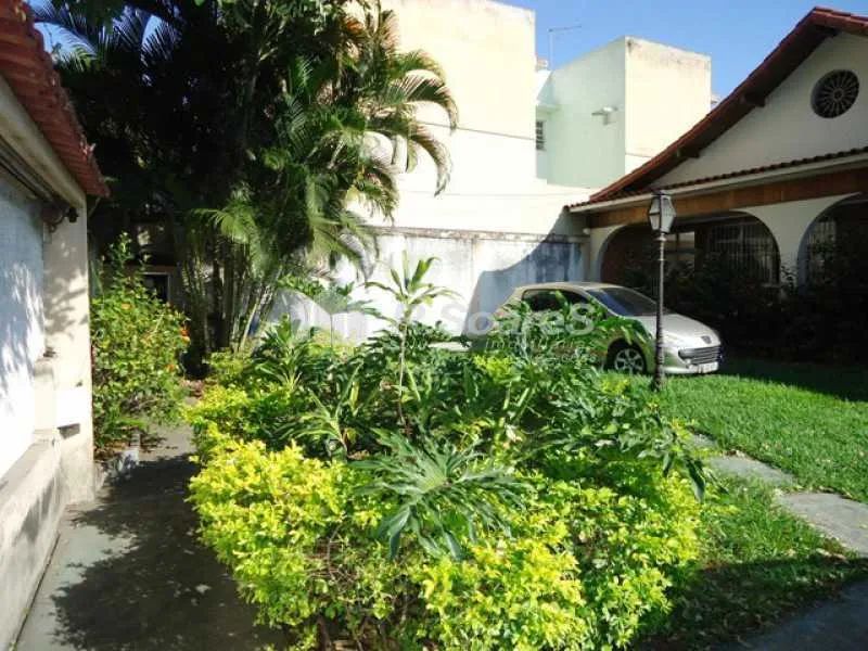 Casa com 03 quartos, rua das Rosas, Vila Valqueire - Foto 3