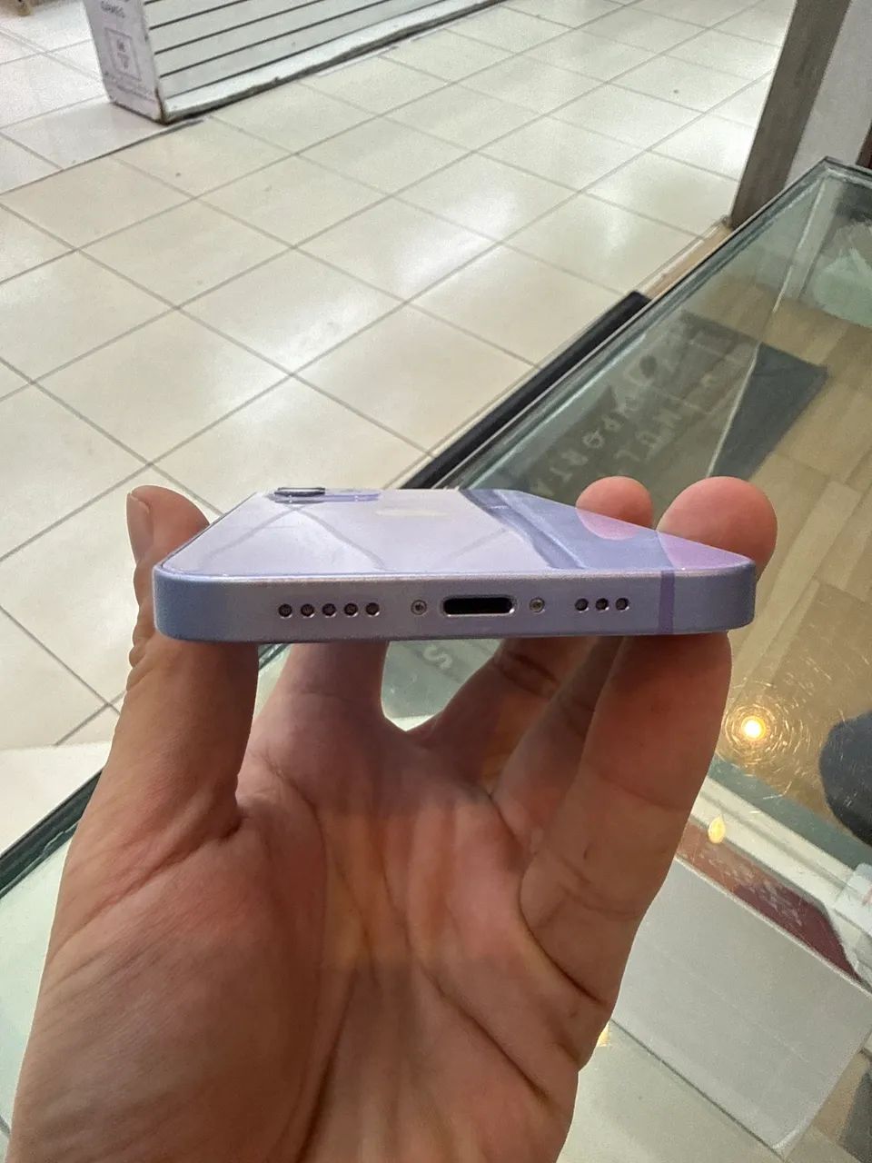 Iphone 12 64 gigas roxo - Bateria 75% com garantia  - Foto 2