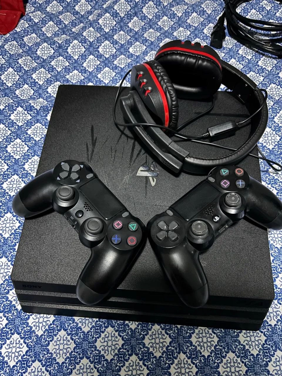 PS4 PRO 1TB, 2 CONTROLES 