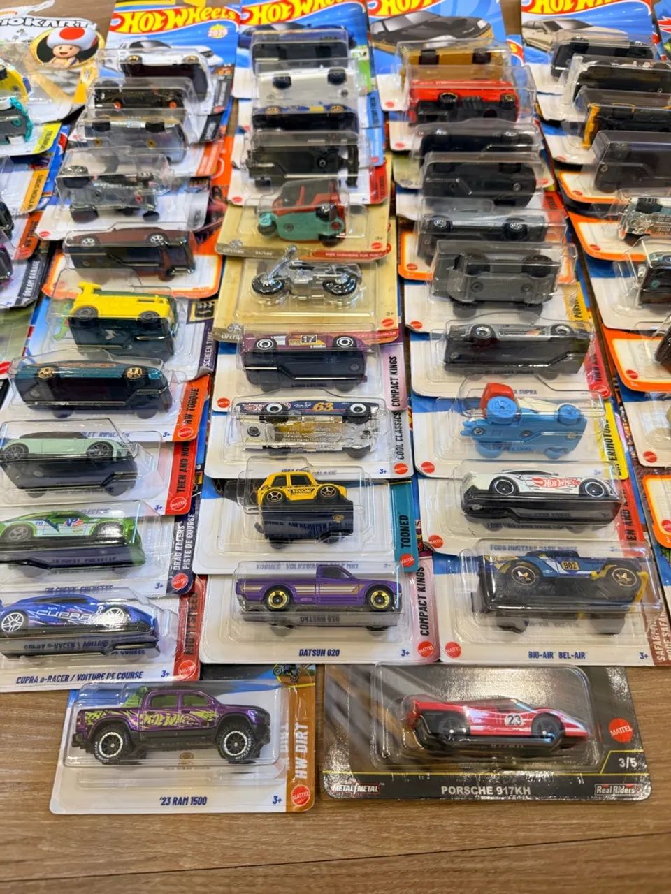 Lote com 82 Hot Wheels e Matchbox - Foto 5
