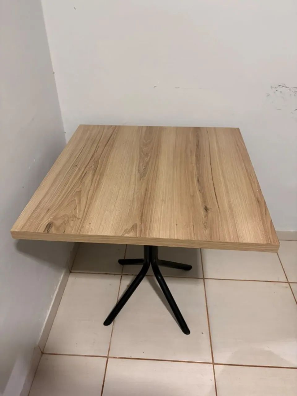 Mesa Quadrada 75x75 cm - Ótimo Estado