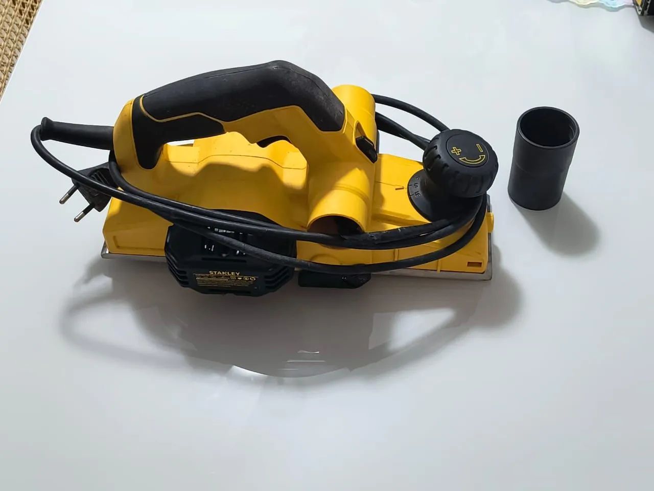 PLAINA ELÉTRICA STANLEY 750W 220v Completa com caixa original e chave de ajusteste