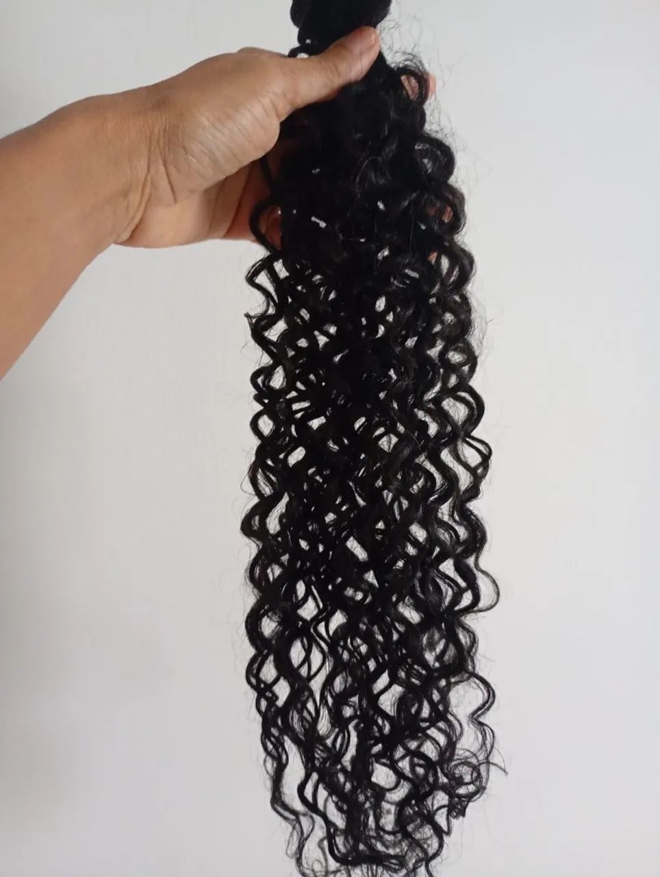 Cabelo cacheado 30%de fios humanos com top closure - Foto 3