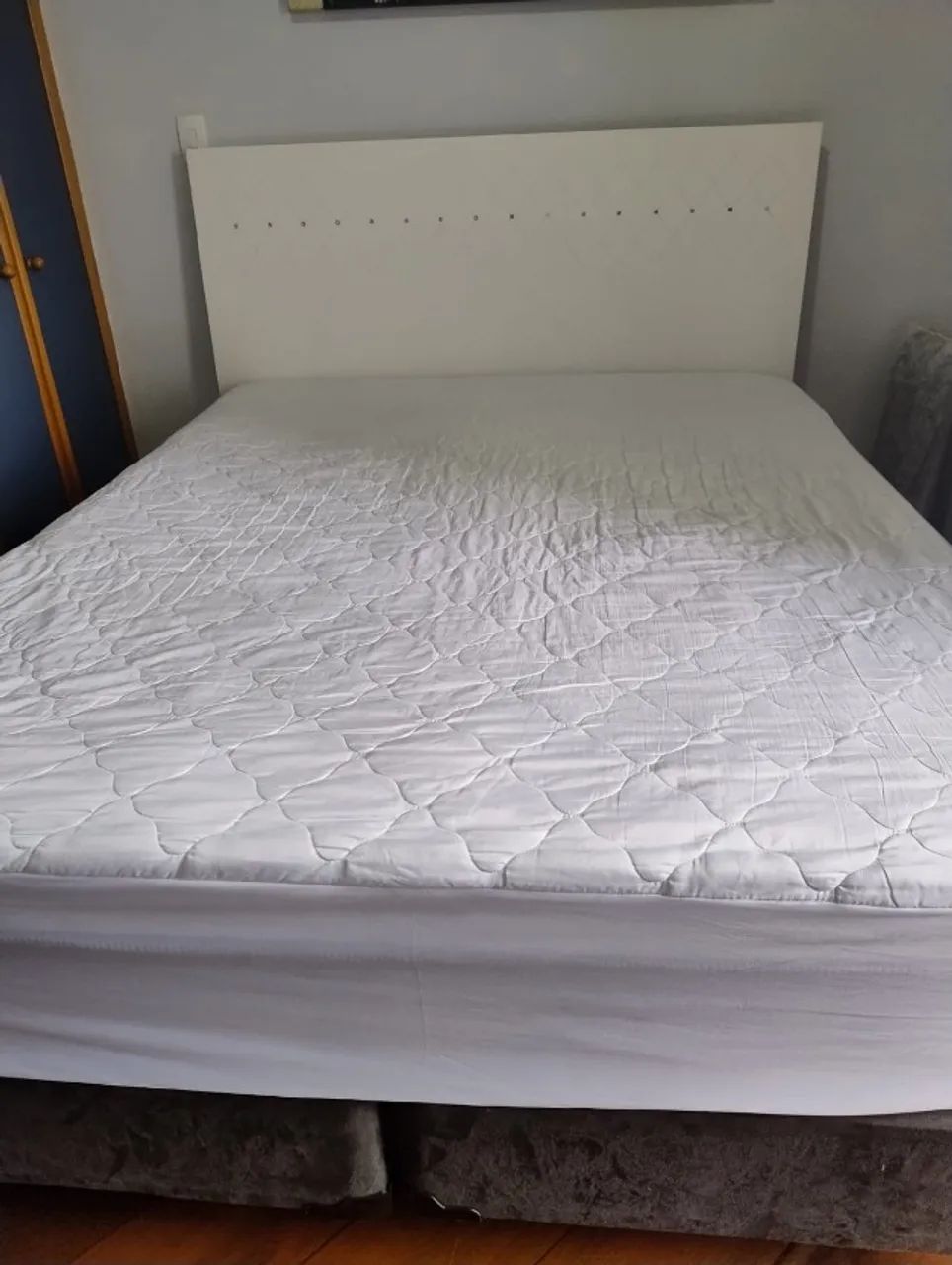 Cama Queen, cabeceira e colchão branca - Foto 5