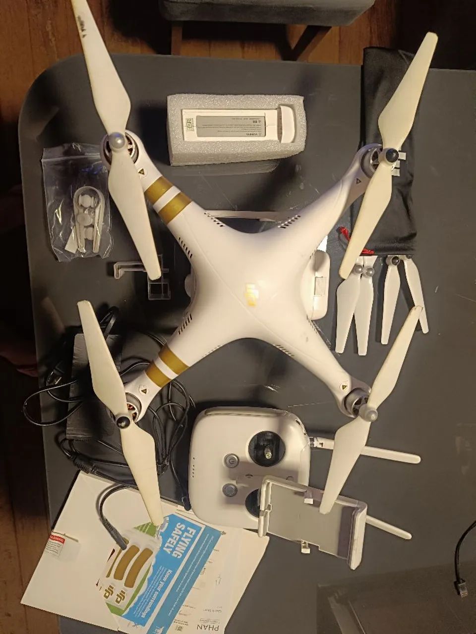 DRONE DJI PHANTON 3 PROFESSIONAL em Excelente estado, pouco uso, bateria reserva.nova  - Foto 2