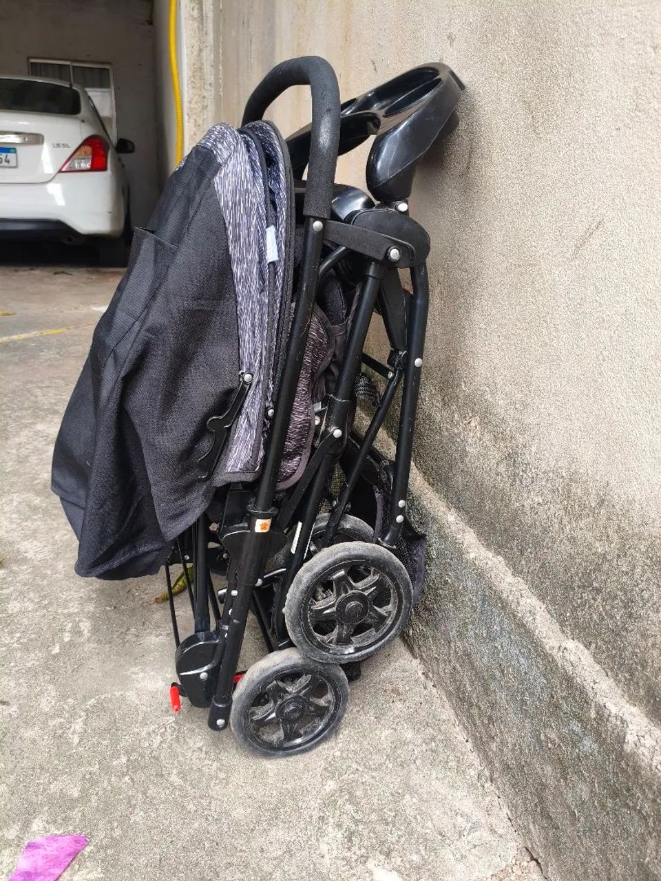  *Vendo carrinho de bebê Cosco - Foto 3