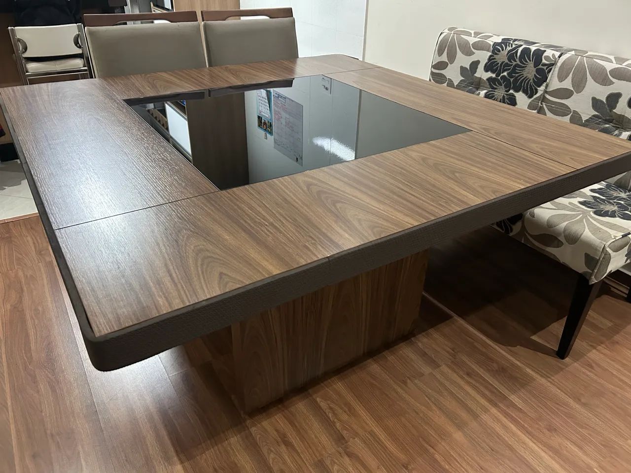 Mesa de jantar quadrada marca: Sidlar - não acompanha cadeiras e nem banco  - Foto 3