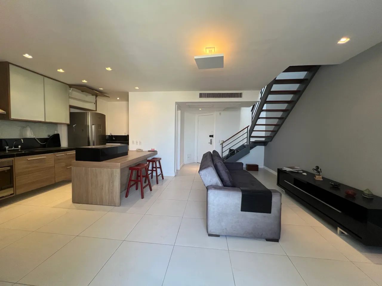 Vendo cobertura duplex com quarto e sala, Lúcio Costa - Barra da Tijuca