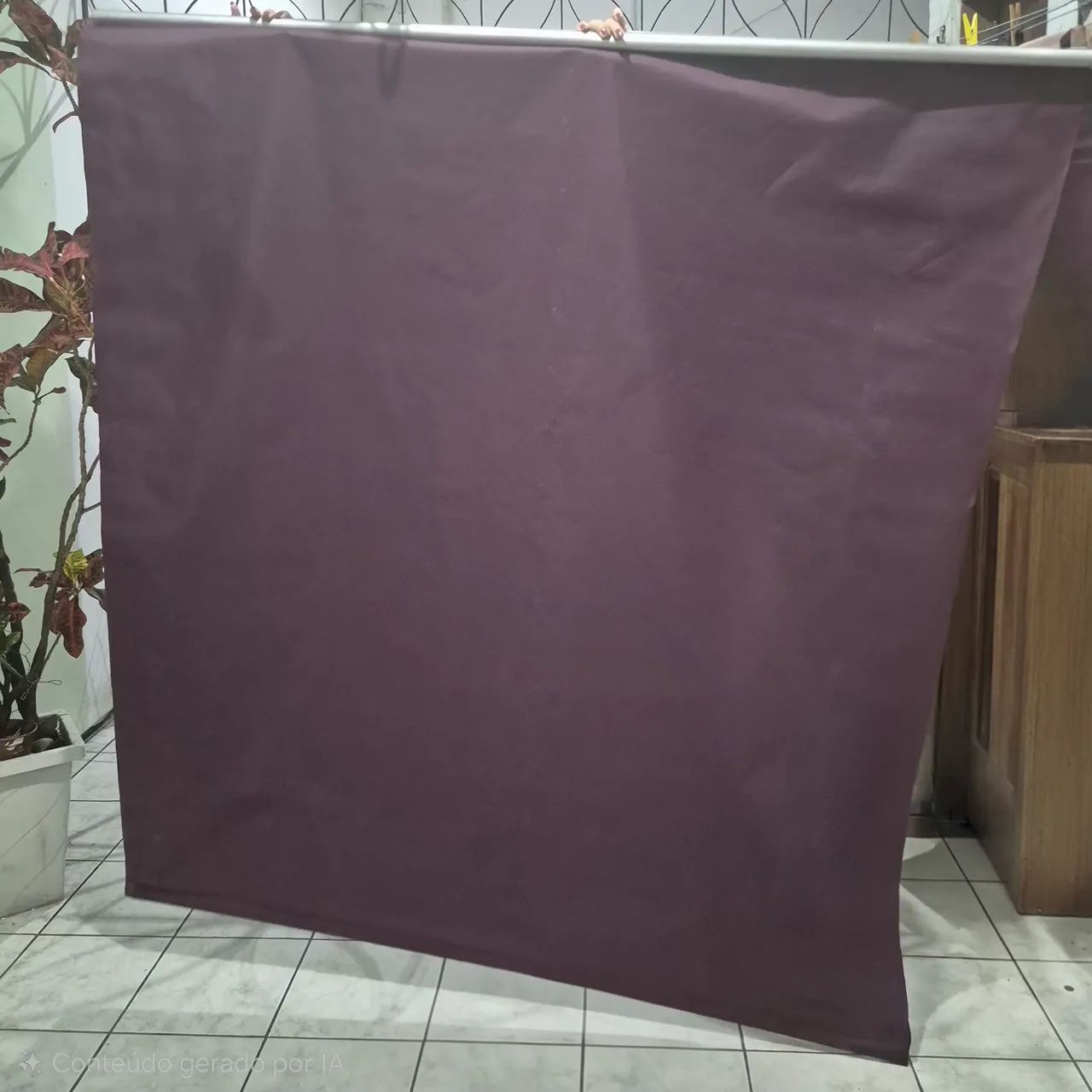 Cortina blackout rolô cor roxo.