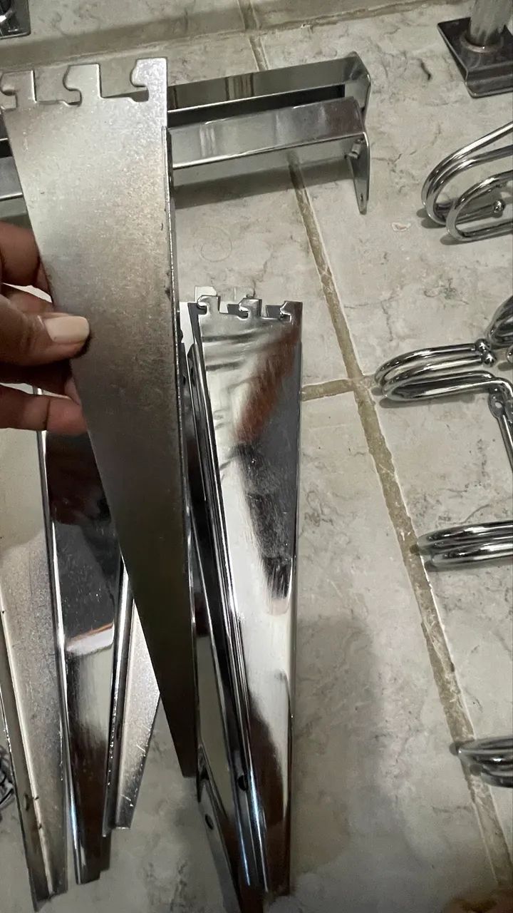 Suporte cromado prateleira/ trilhos  - Foto 3