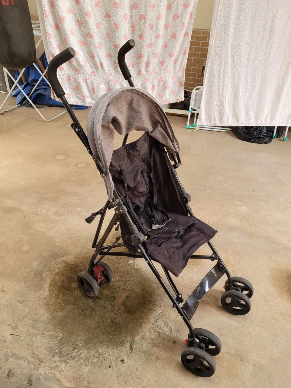 Carinho de bebê usado!