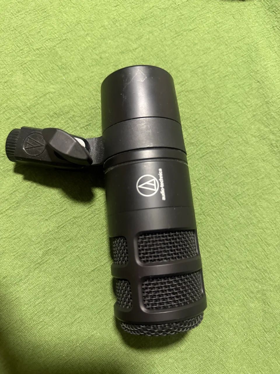 Microfone Dinâmico Hipercardióide Audio-Technica AT2040 XLR para