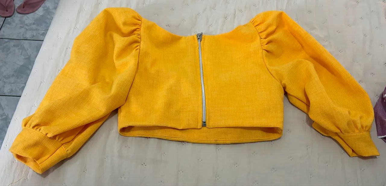 Blusa amarela - Tamanho P  - Foto 4