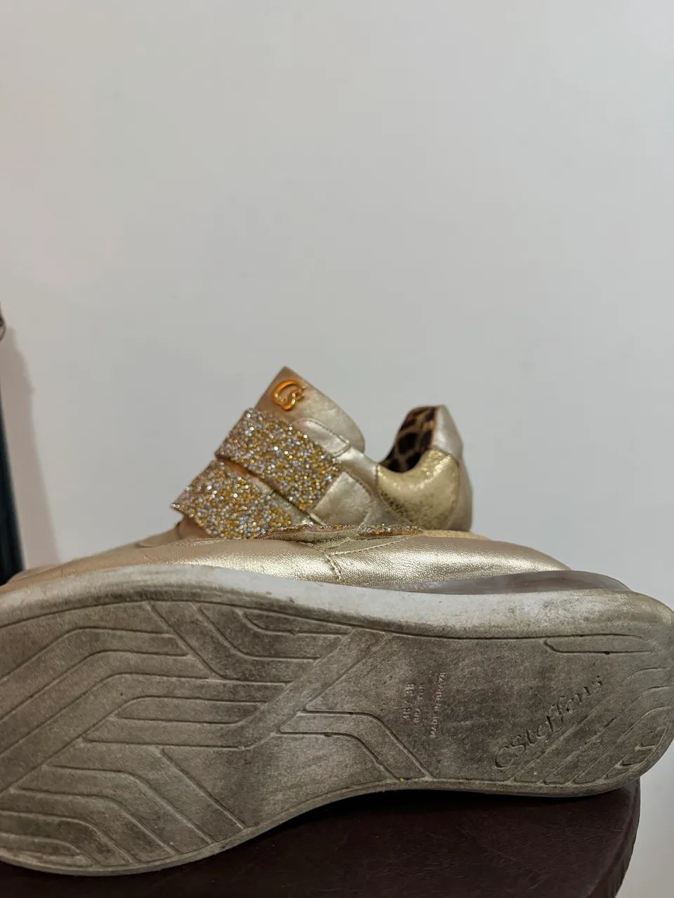tênis carmen steffens dourado 36 - Foto 3