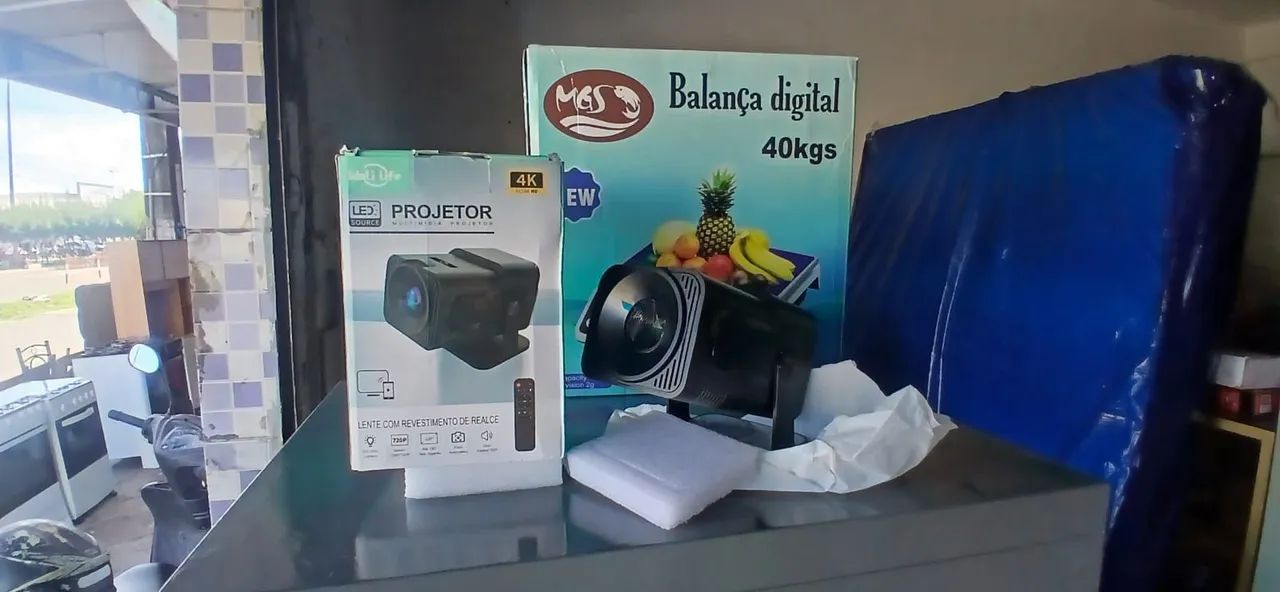 Projetor Portátil de imagem HY320 atualizado com 5G WiFi integrado e Android - Foto 2