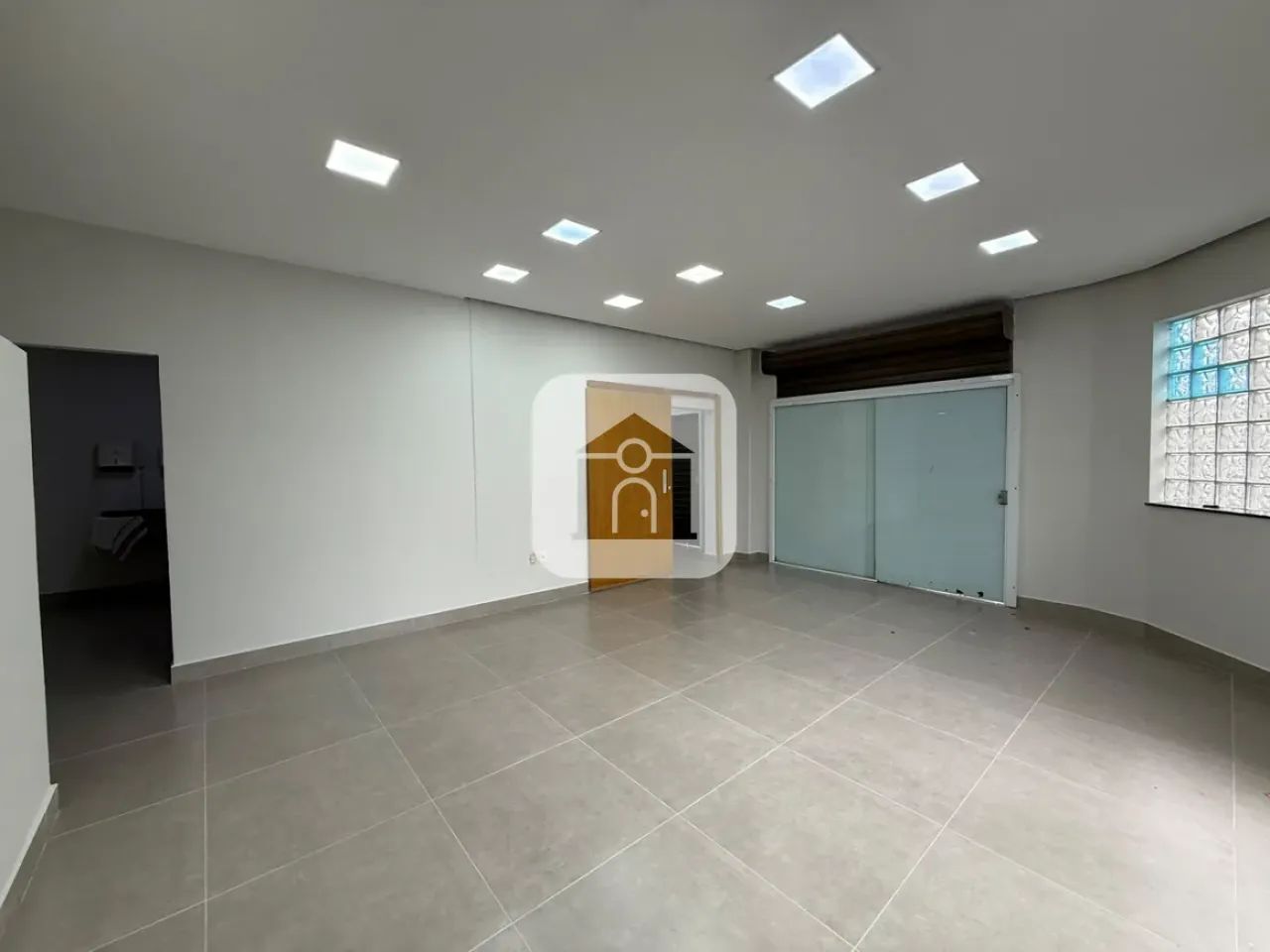 Loja comercial com 70m² para locação no bairro Martins - Foto 2