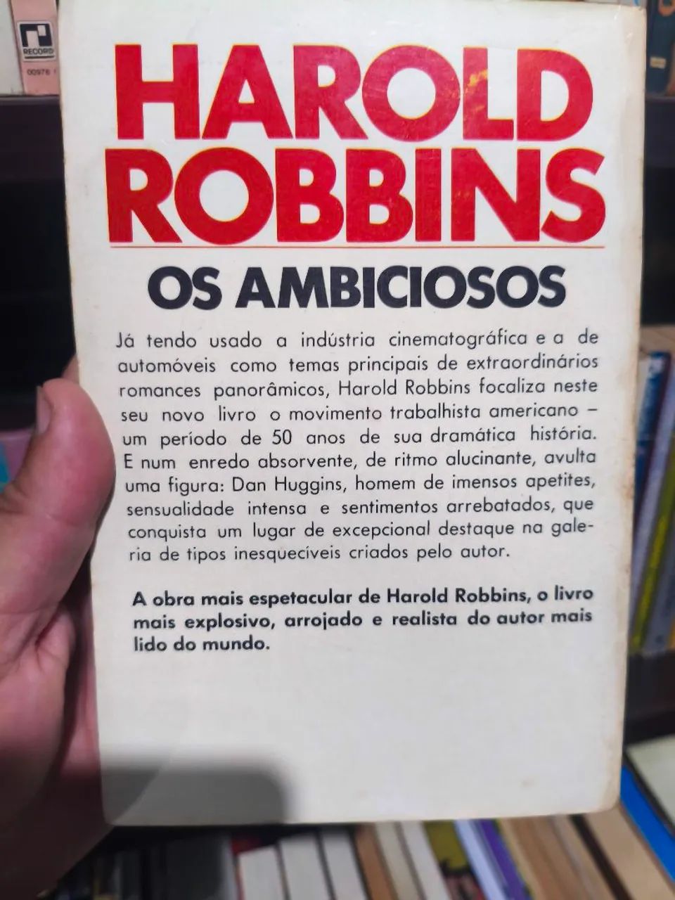 LIVRO OS AMBICIOSOS - HAROLD ROBBINS  - Foto 3
