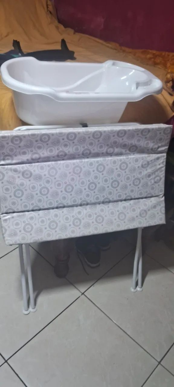 Trocador e banheira de bebê 