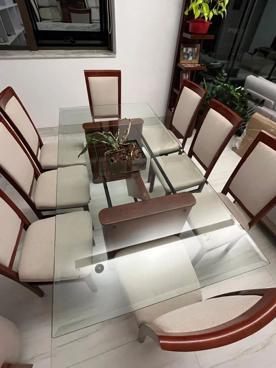 MESA DE 2X1M COM 8 CADEIRAS COM ESTOFADO EM LINHO  - Foto 4