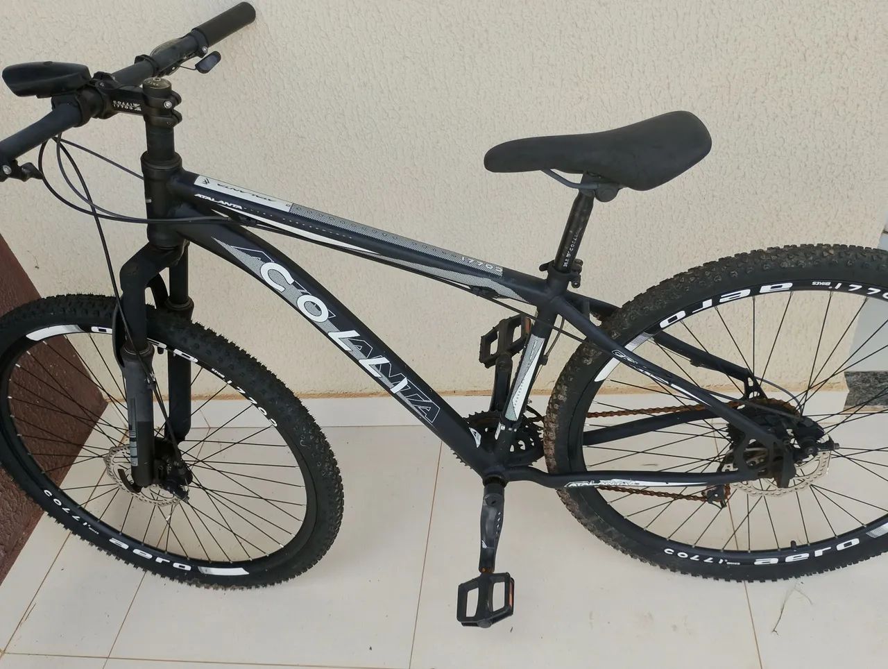 Bicicleta Colli Atlanta preta.
