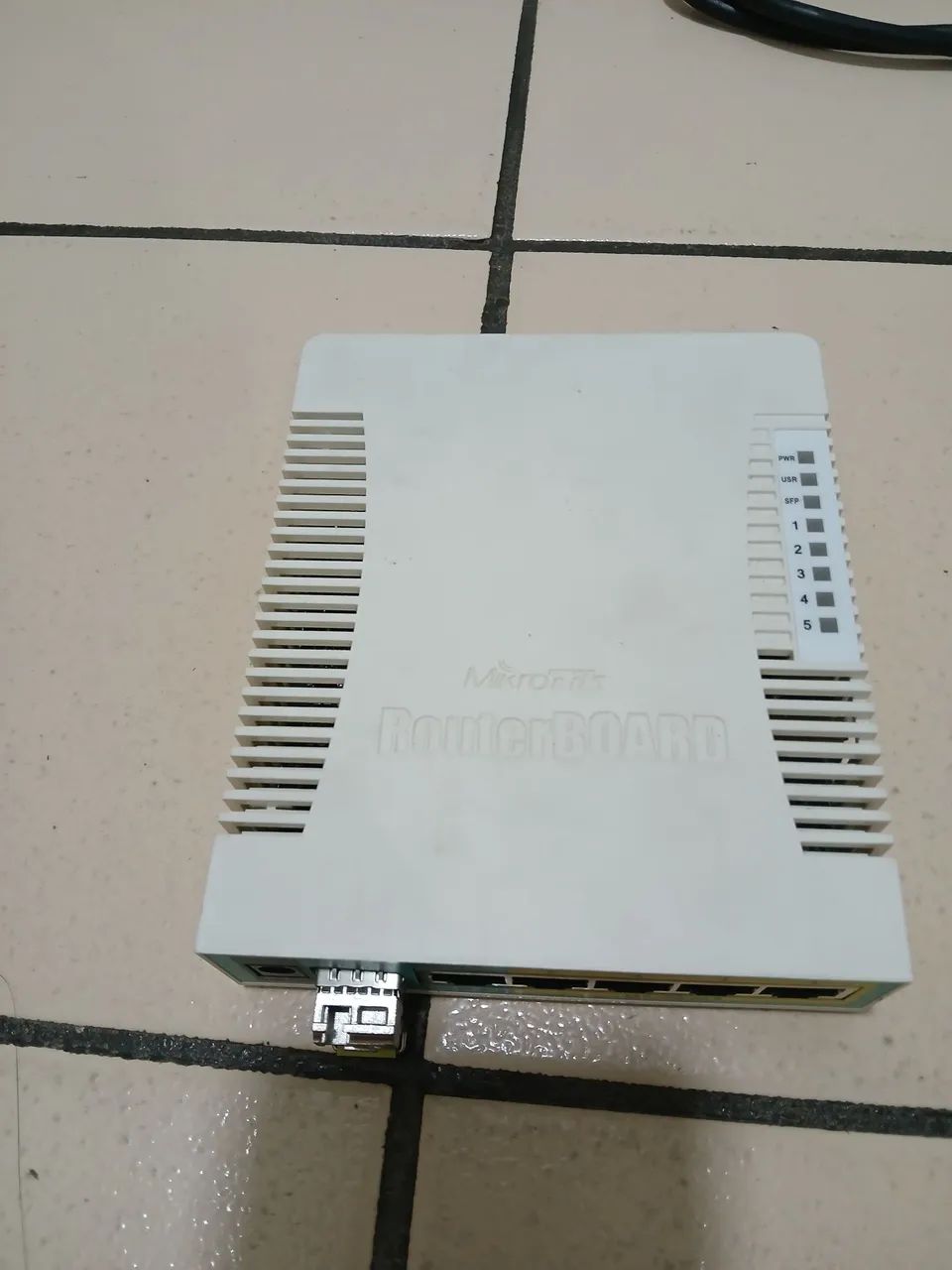 Mikrotik 5 portas RB960PGS com gbic - Foto 5