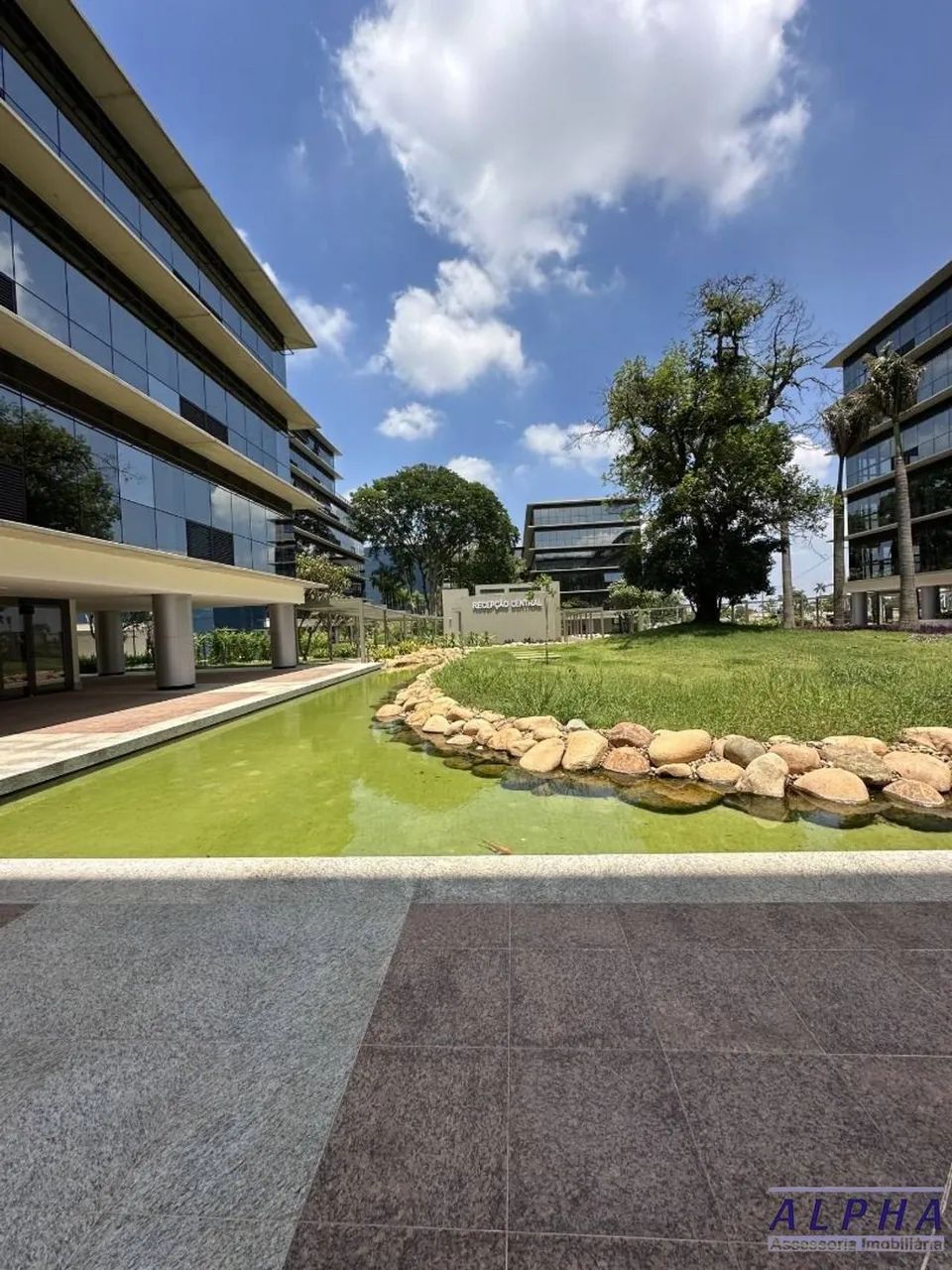 Sala mobiliada, climatizada, face sombra, 1 vaga