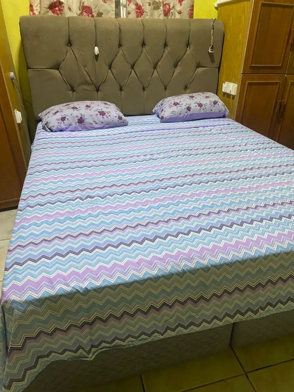 Cama casal quenn size em ótimo e perfeito estado, acompanha cabeceira - Foto 3