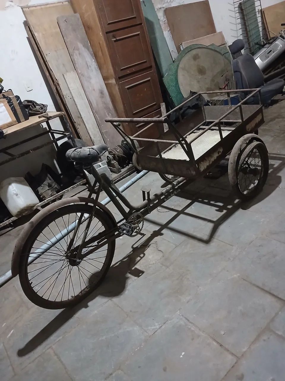 Triciclo de trabalho antigo